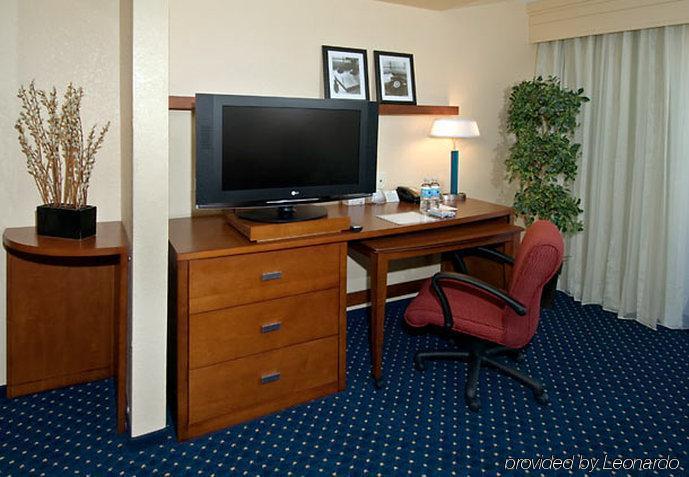 Courtyard By Marriott Birmingham Трассвілл Номер фото
