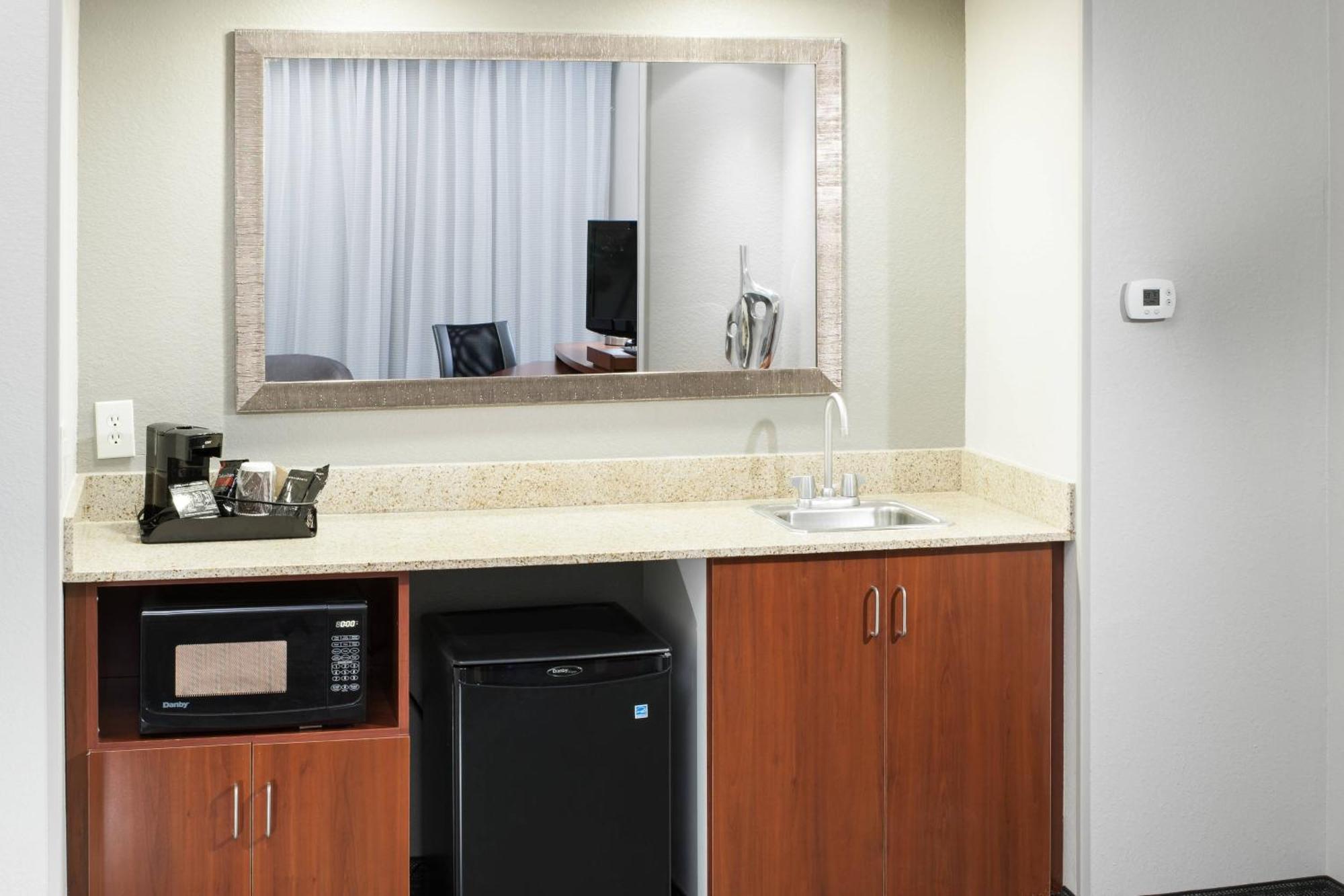 Courtyard By Marriott Birmingham Трассвілл Екстер'єр фото