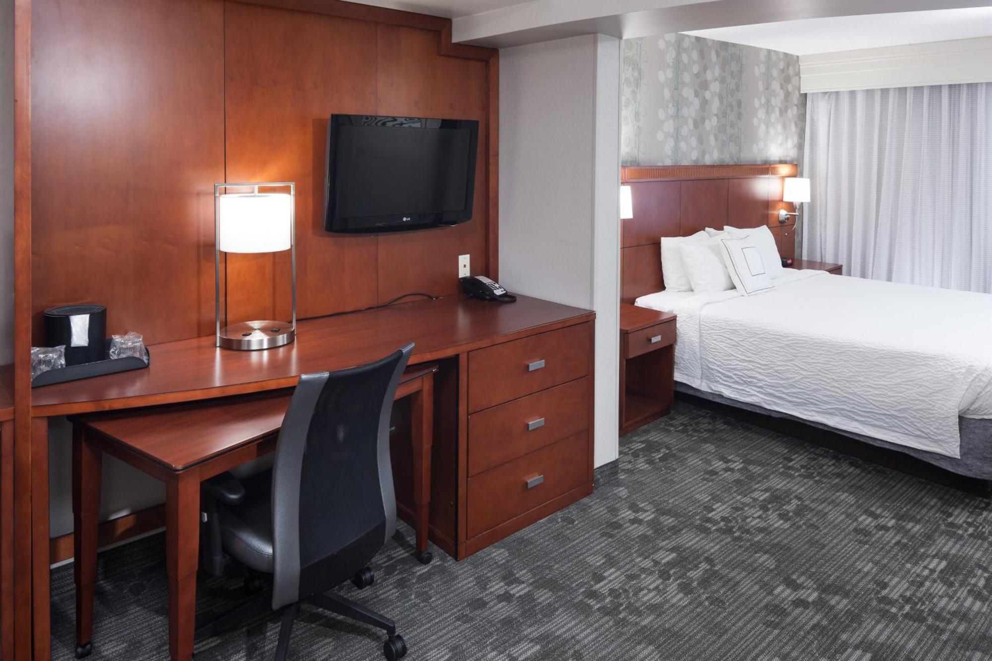 Courtyard By Marriott Birmingham Трассвілл Екстер'єр фото