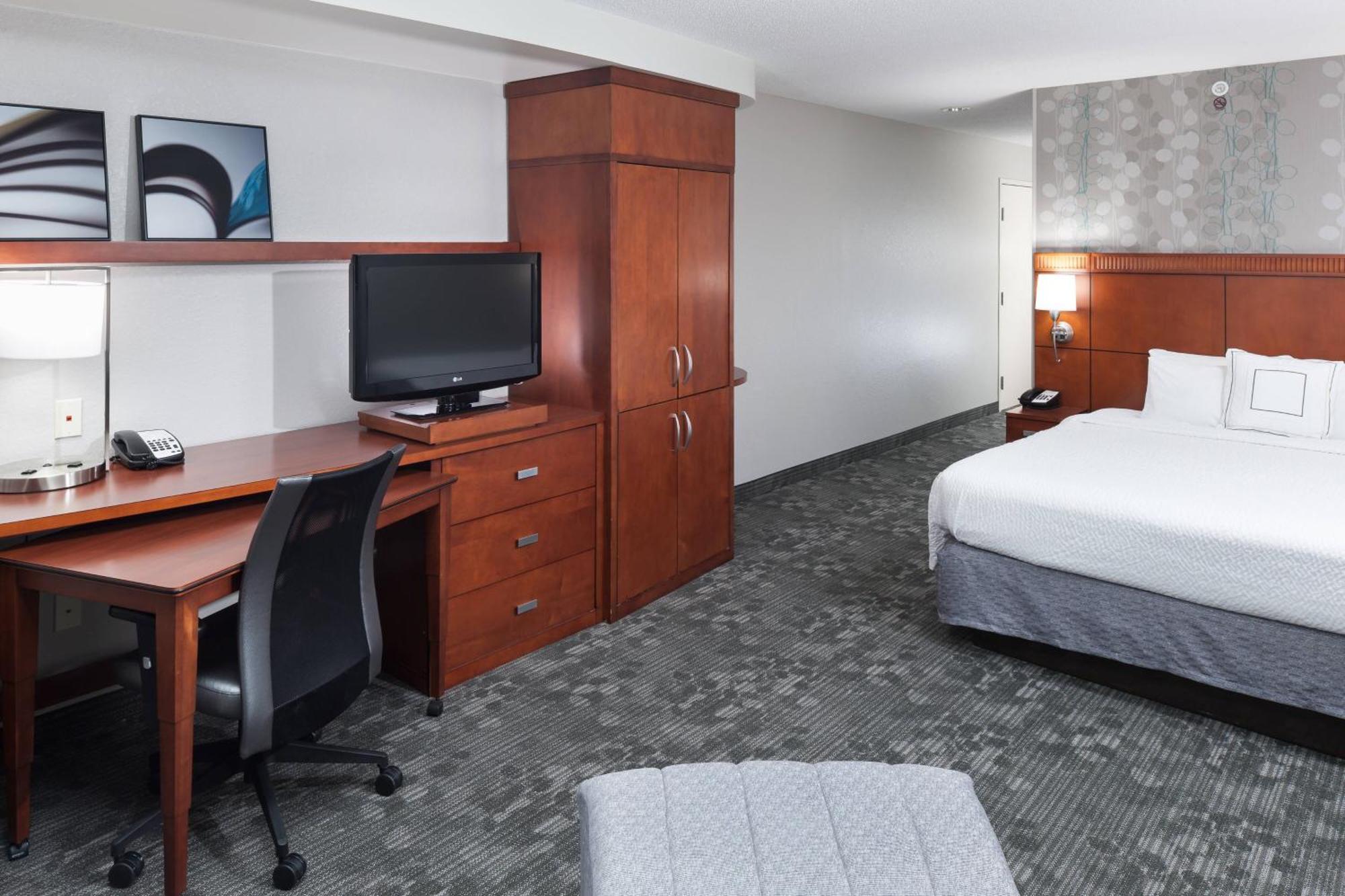 Courtyard By Marriott Birmingham Трассвілл Екстер'єр фото