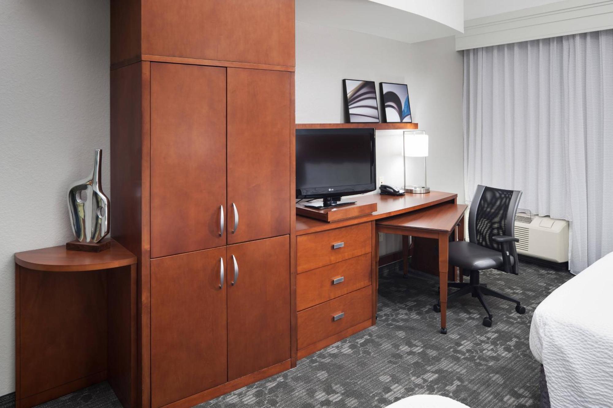Courtyard By Marriott Birmingham Трассвілл Екстер'єр фото