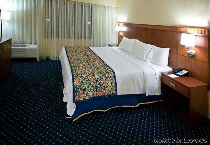 Courtyard By Marriott Birmingham Трассвілл Номер фото